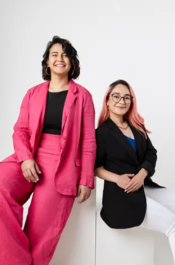 Socias fundadoras de la firma legal Socias+ ofreciendo asesoría jurídica integral